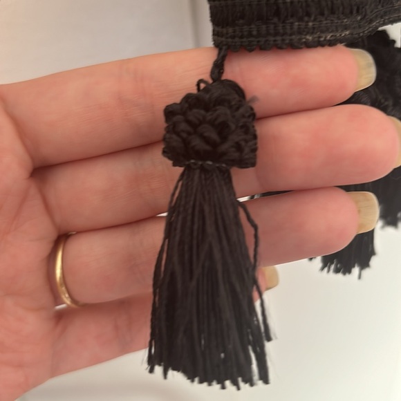 ✨ANY 2 FOR 15 ANY 3 FOR 20✨- NWOT Small Black Tassel Ankle Pants - Picture 3 of 8